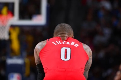  福克斯关键抢断助攻国王加时险胜开拓者锁定季后赛  