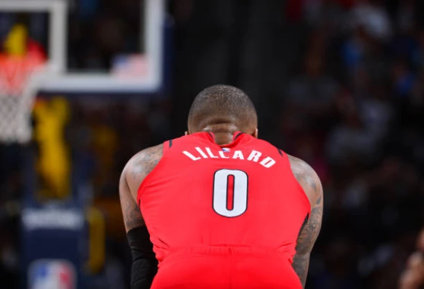  福克斯关键抢断助攻国王加时险胜开拓者锁定季后赛  